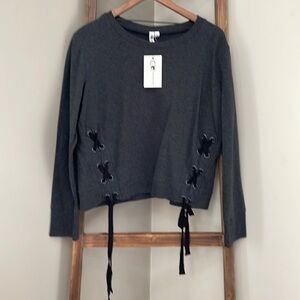 Cable and Gauge charcoal grey top.